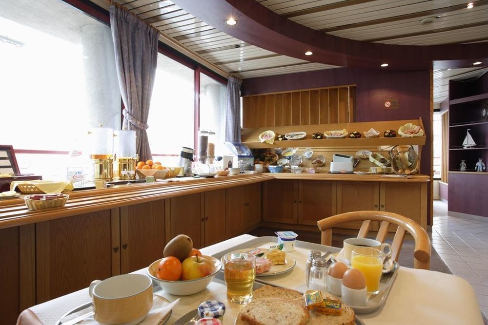 คีเรียด์โฮเต็ลเบรสท์เซ็นเตอร์ Hotel เบรสต์ ร้านอาหาร รูปภาพ